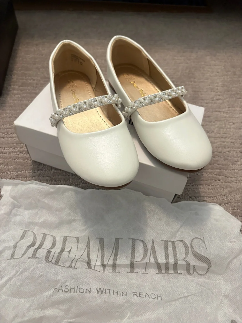 Dream Pairs Girls Pearl-Embellished White Mary Jane Flats